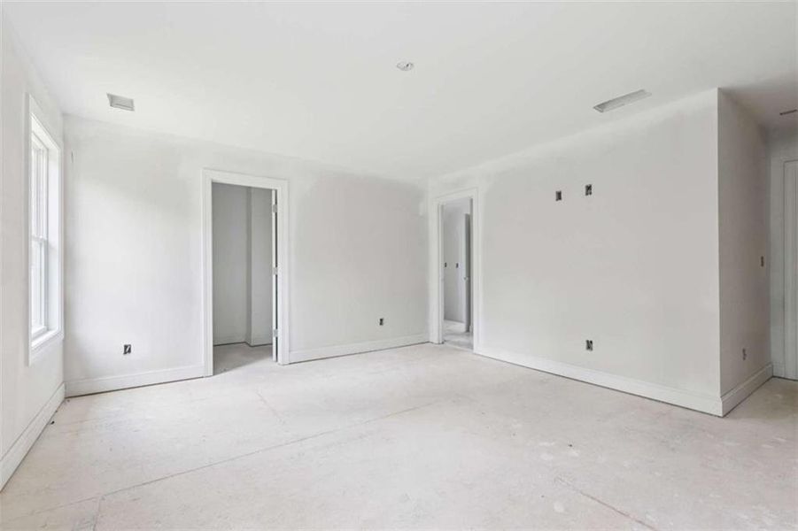 Spacious, unfurnished interior of a new home in Whitestone, Douglasville (Image 43).