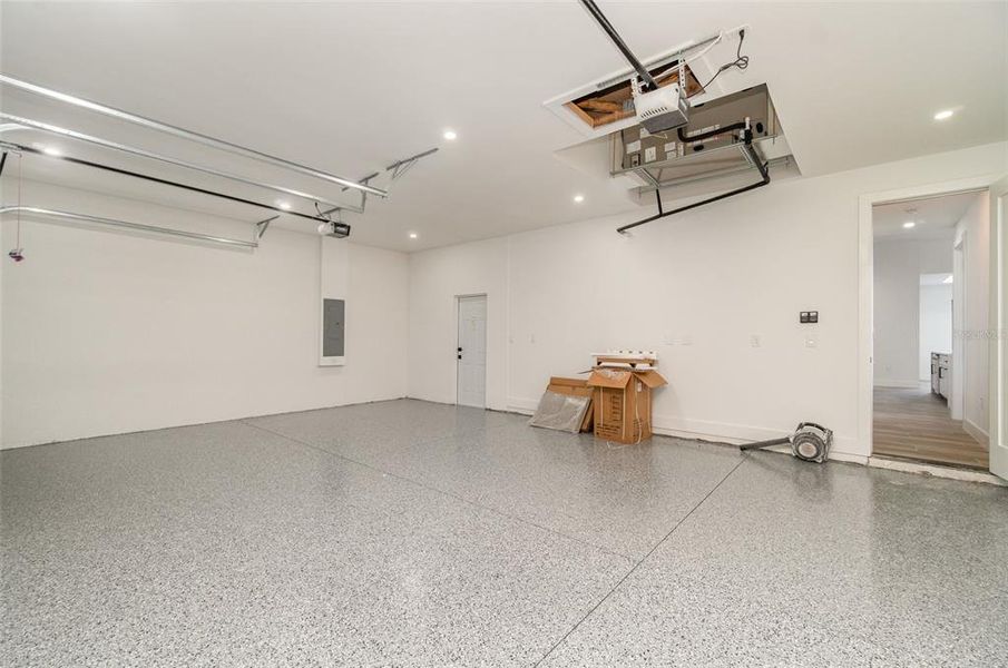 Spacious, unfurnished interior of a new home in , Cape Coral (Image 35).