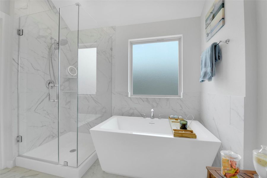 Gorgeous shower tile surround goes all the way to the ceiling. Privacy glass window.