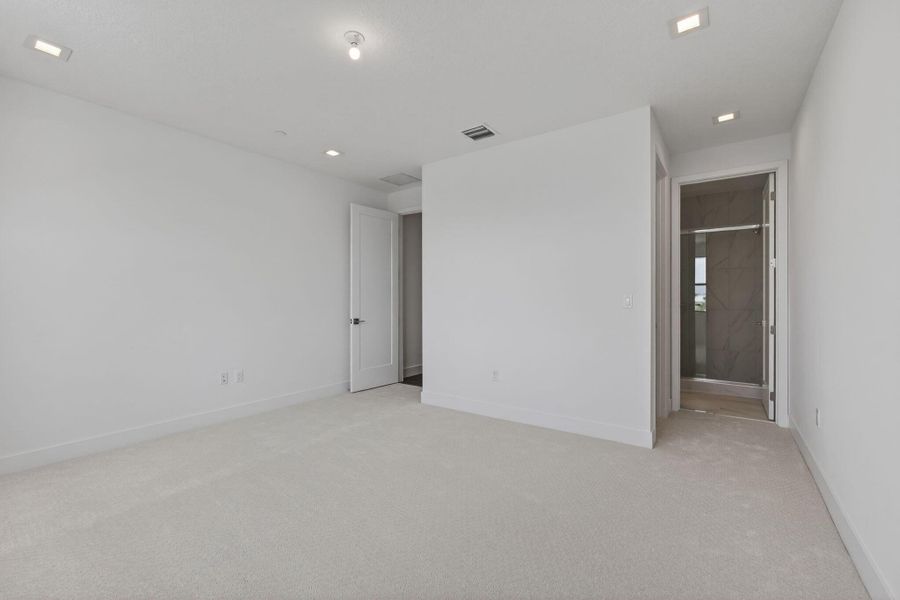 Spacious, unfurnished interior of a new home in Apex at Avenir, Palm Beach Gardens (Image 38).