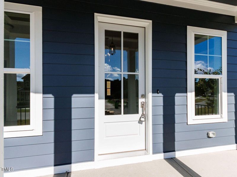 004-1280x960-front-door