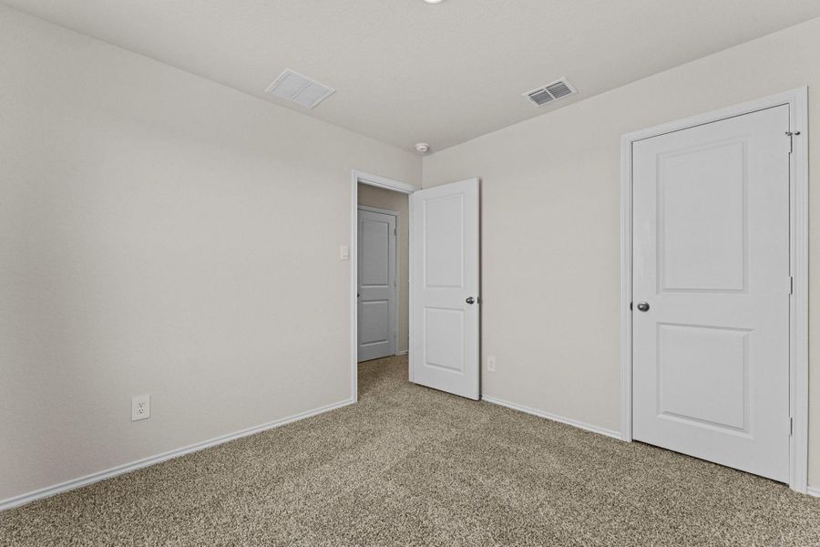 Spacious, unfurnished interior of a new home in Ladera, Luling (Image 31).