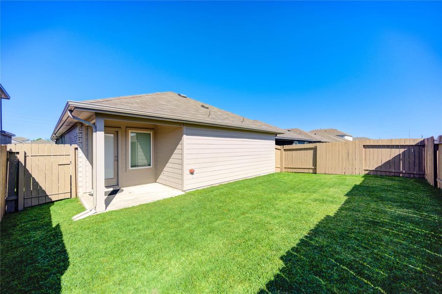Exterior details and patio area of a home in Breckenridge Forest, Spring (Image 20).