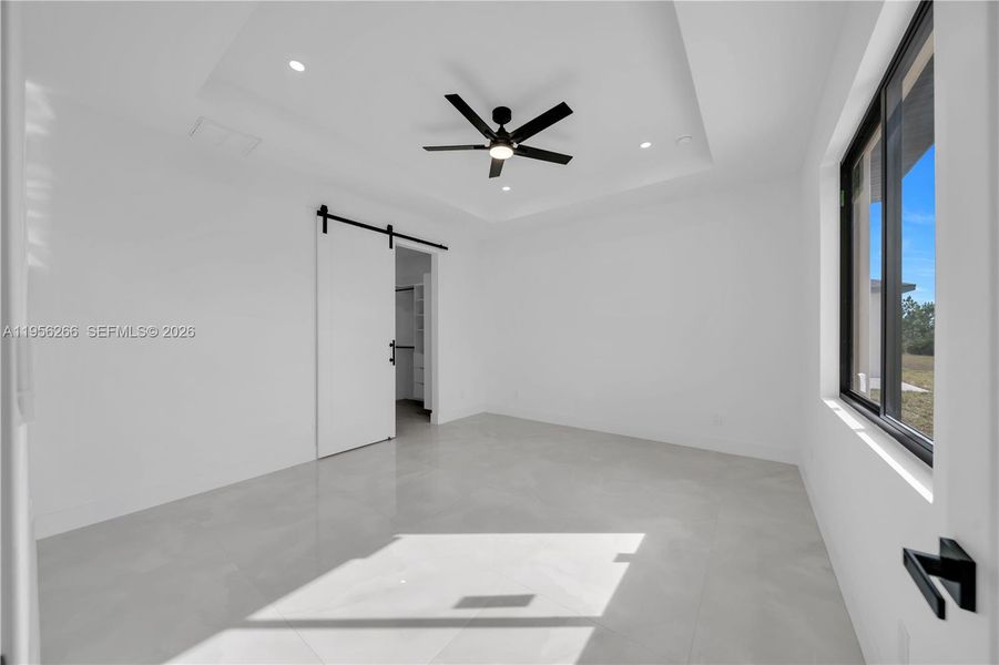 Spacious, unfurnished interior of a new home in , Lehigh Acres (Image 39).