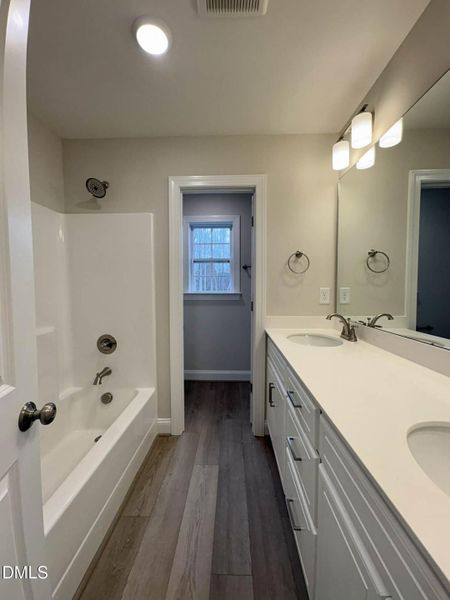 e4d15759-e54c-4e7b-8b5b-d826186ca7b0