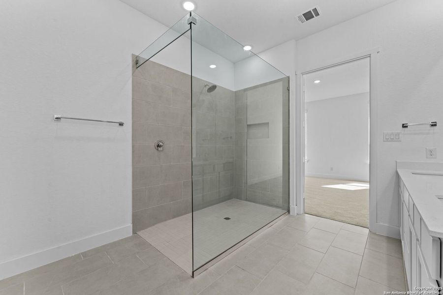 Furnished interior view inside a new home in Gatehouse: Classic Collection, New Braunfels (Image 8).