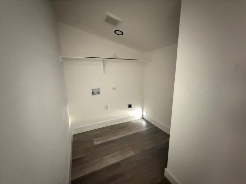 Spacious, unfurnished interior of a new home in , Paris (Image 5).