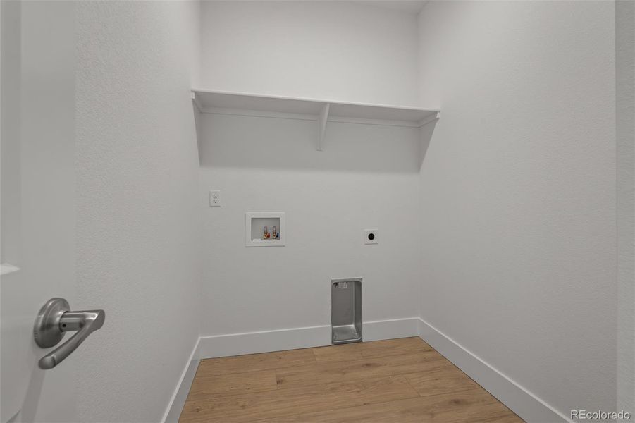 Spacious, unfurnished interior of a new home in Trailside at Cottonwood Creek, Colorado Springs (Image 19).