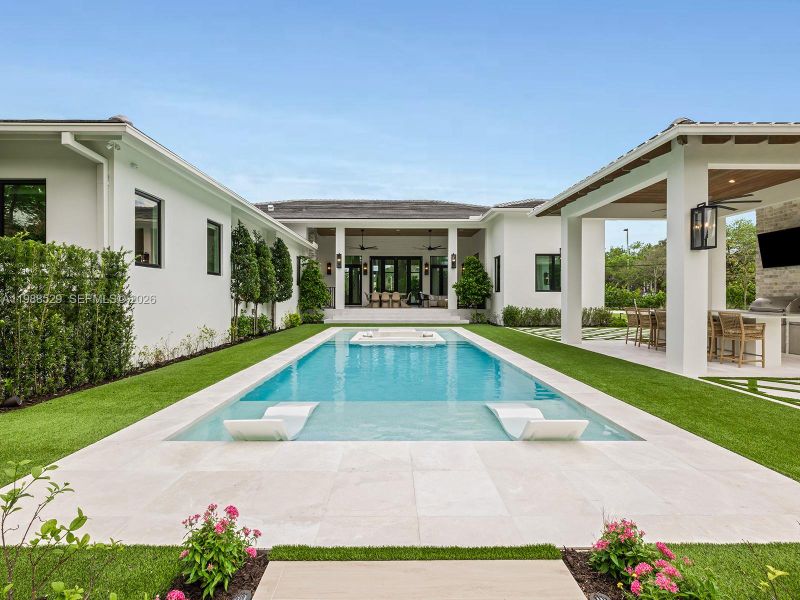 Exterior details and patio area of a home in , Palmetto Bay (Image 21).
