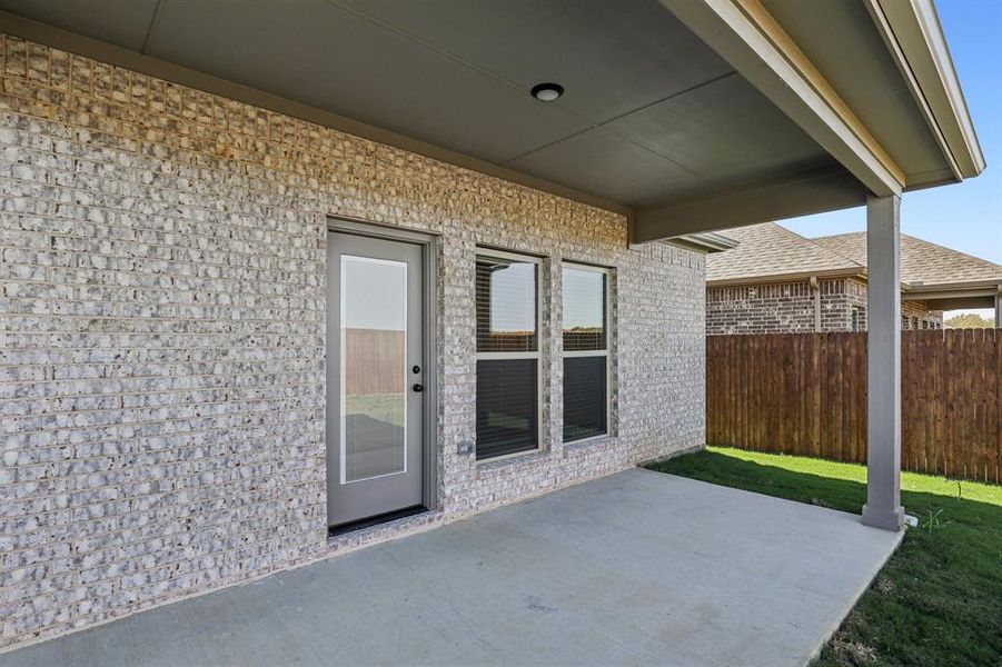 Exterior details and patio area of a home in , Alvarado (Image 3).