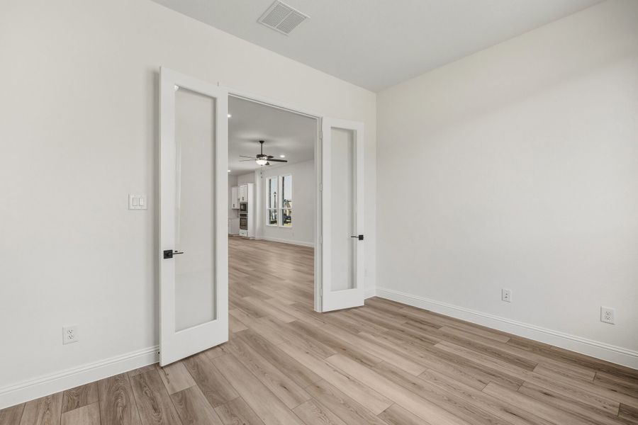 Spacious, unfurnished interior of a new home in Wildflower Ranch, Fort Worth (Image 22).