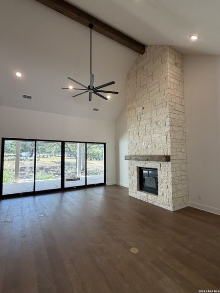 Spacious, unfurnished interior of a new home in , New Braunfels (Image 25).