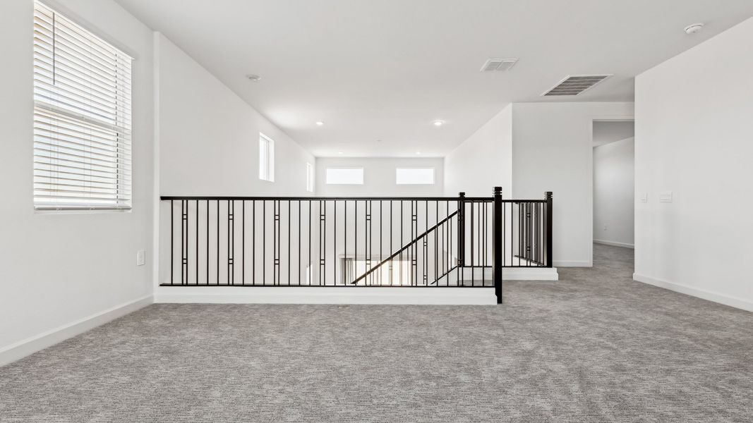 Spacious, unfurnished interior of a new home in Prada, Phoenix (Image 27).