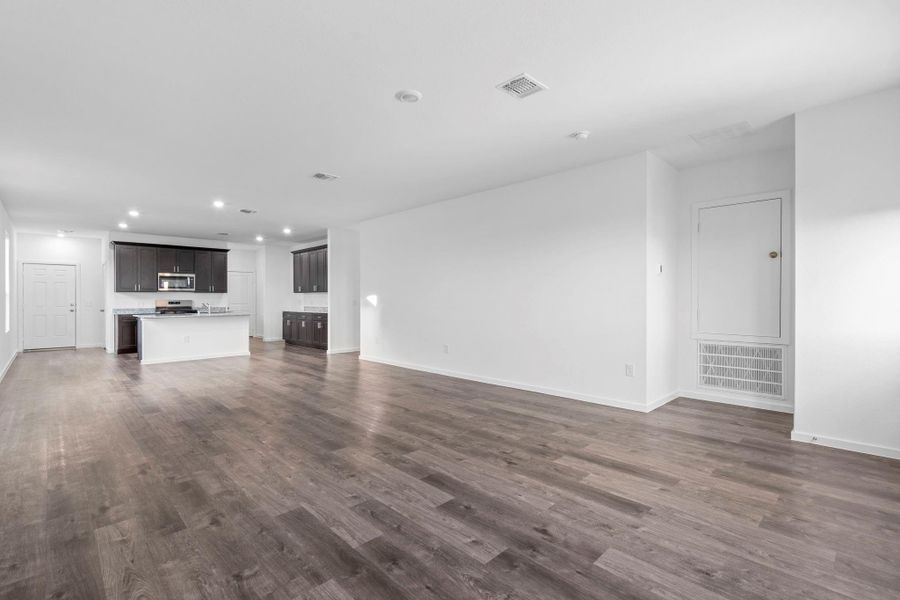 Spacious, unfurnished interior of a new home in Windcress, Baytown (Image 20).