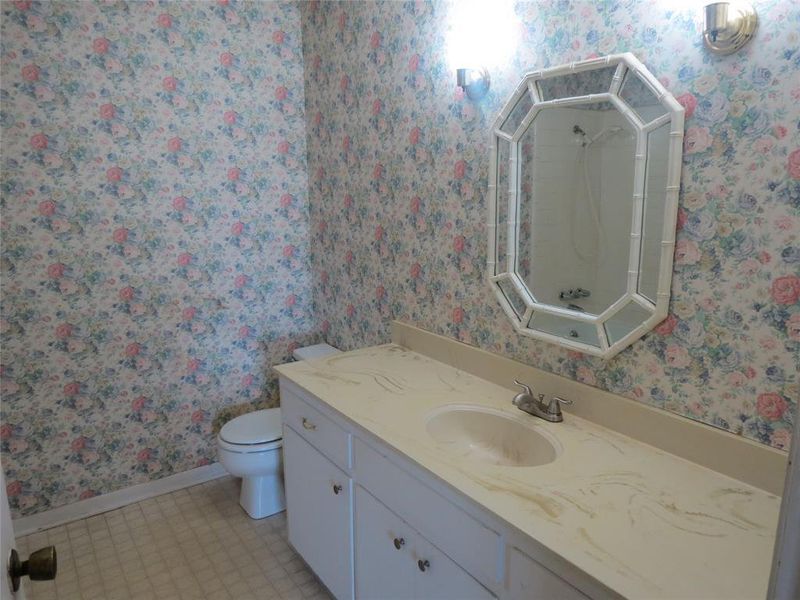 Furnished interior view inside a new home in , Mineola (Image 9).