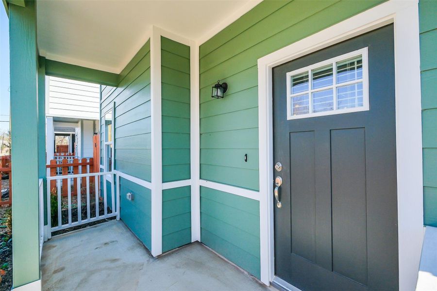 Exterior details and patio area of a home in , Houston (Image 20).