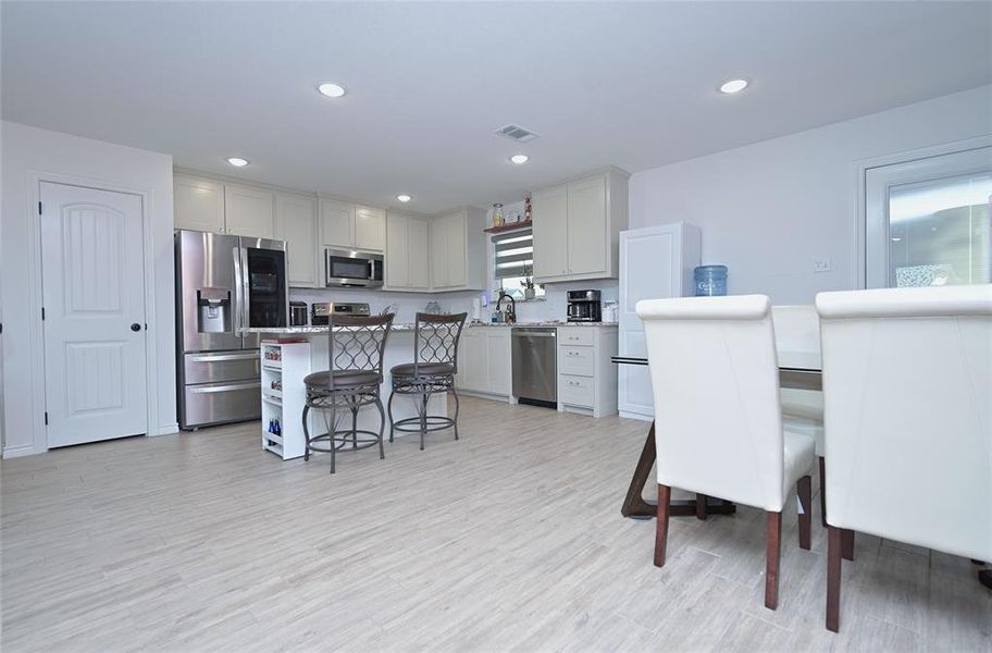 Kitchen & Dining Kitchen & Dining