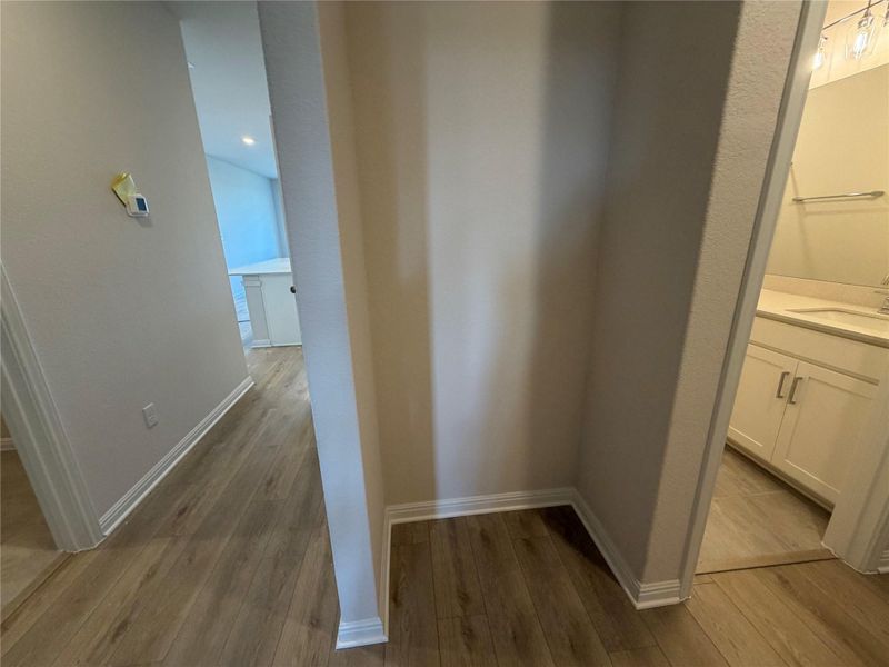 Spacious, unfurnished interior of a new home in Willow Springs, Buda (Image 13).