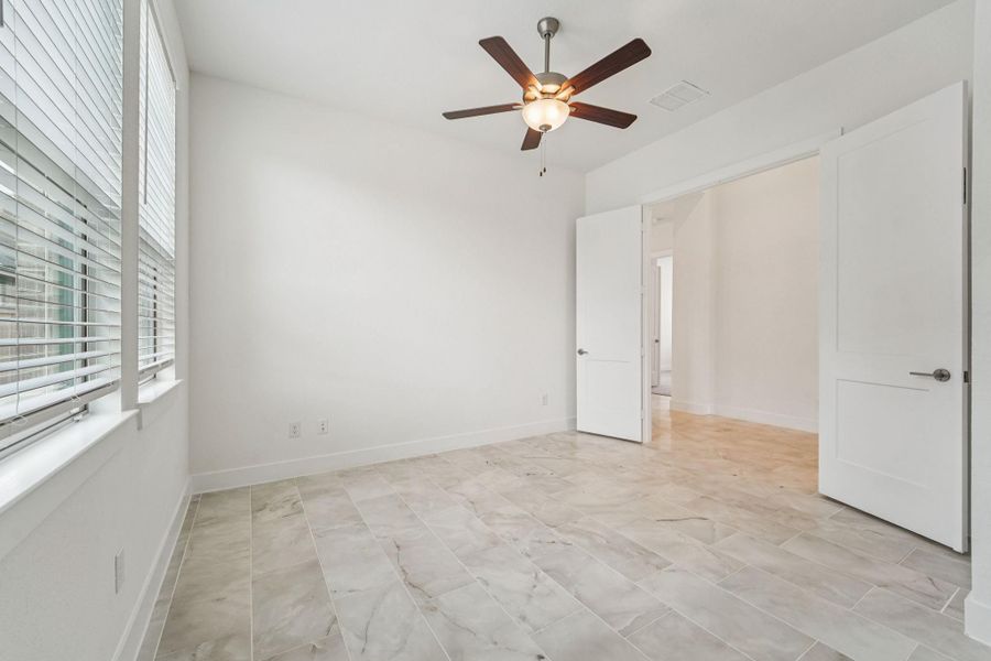 Spacious, unfurnished interior of a new home in Kresston, Montgomery (Image 32).