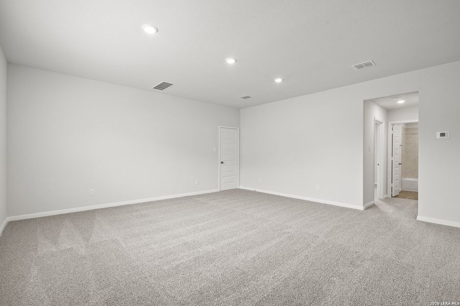 Spacious, unfurnished interior of a new home in Cinco Lakes, San Antonio (Image 19). Spacious, unfurnished interior of a new home in Cinco Lakes, San Antonio (Image 19).