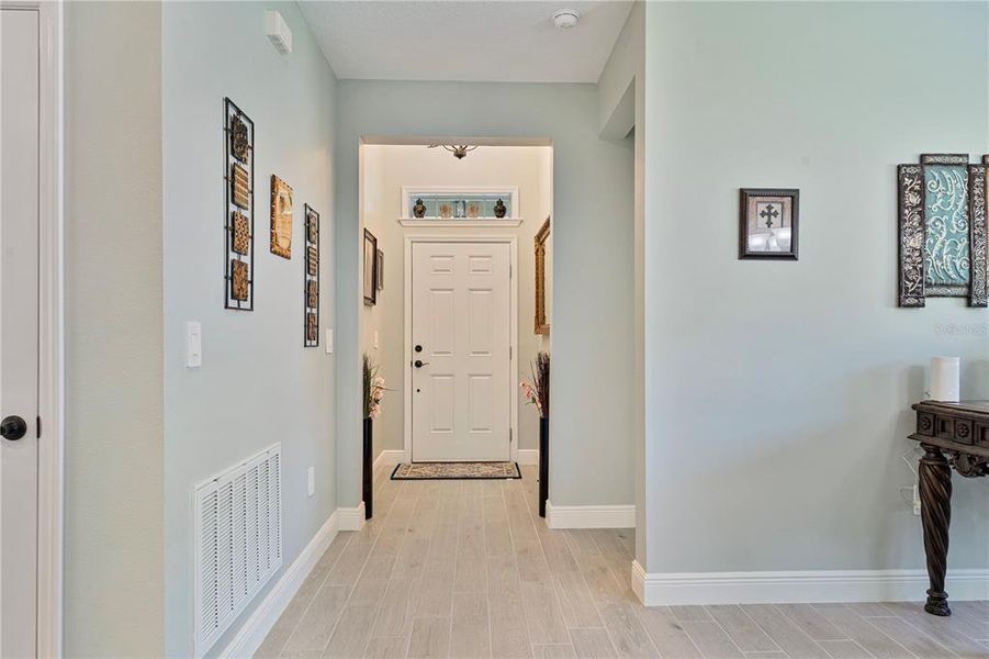 Spacious, unfurnished interior of a new home in Grand Park North, Dunnellon (Image 19).