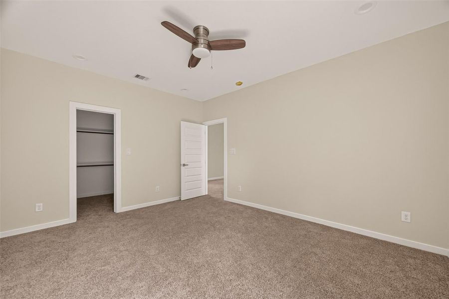 Spacious, unfurnished interior of a new home in , Houston (Image 34).