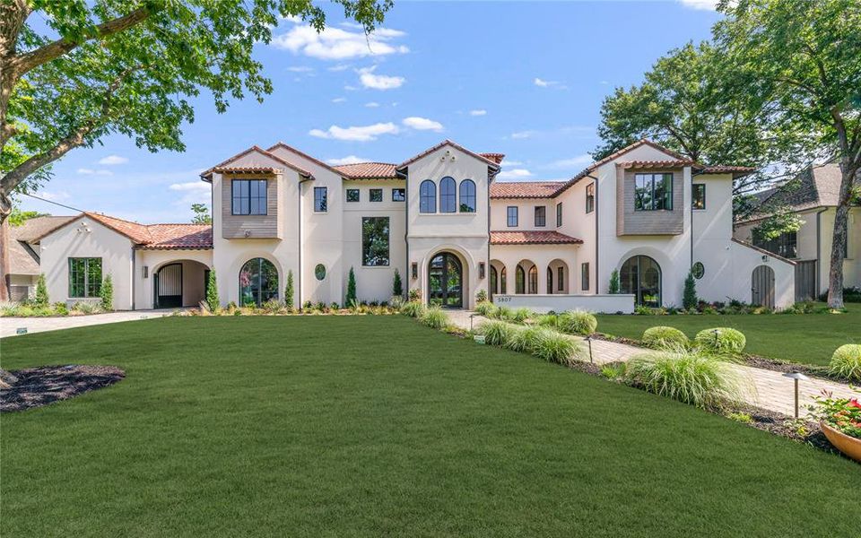 Front exterior of a new home in , Dallas, TX, highlighting curb appeal (Image 1). Front exterior of a new home in , Dallas, TX, highlighting curb appeal (Image 1).