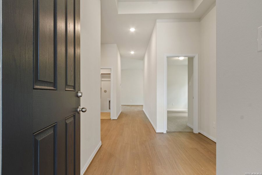 Spacious, unfurnished interior of a new home in Prominence, San Antonio (Image 20).