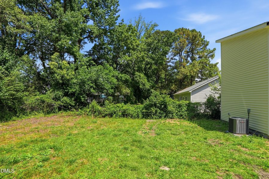 516 Singletary St SE-53