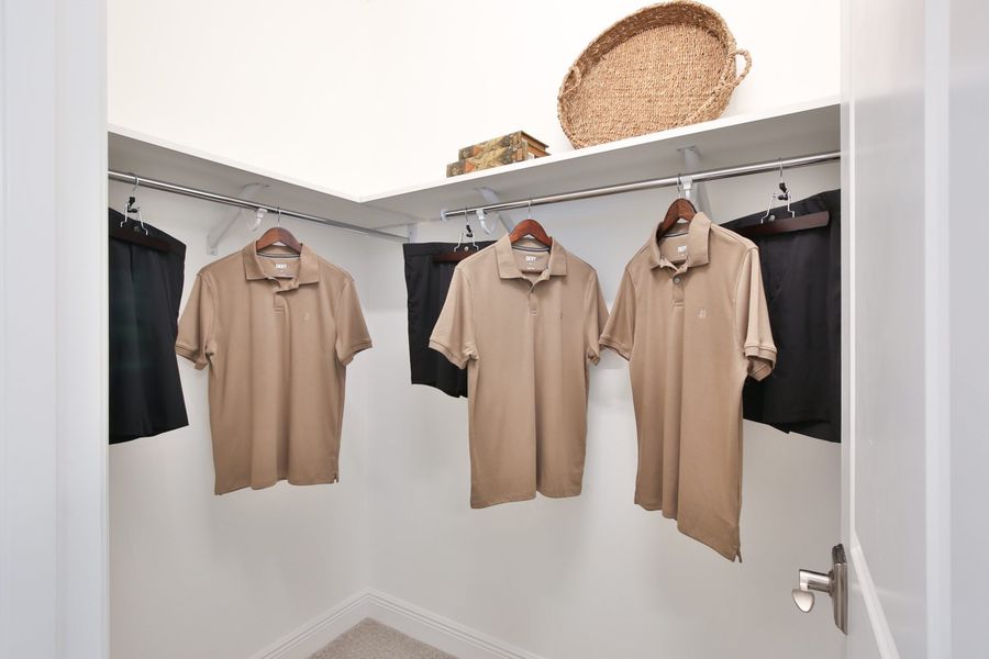 Representative interior finishes for a home built from the Lighthouse by Neal Communities in Boca Royale Golf & Country Club at Wellen Park, Englewood (Image 22).