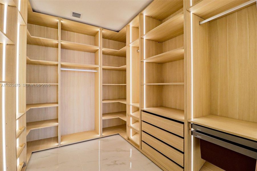 Image 77 of a home in .