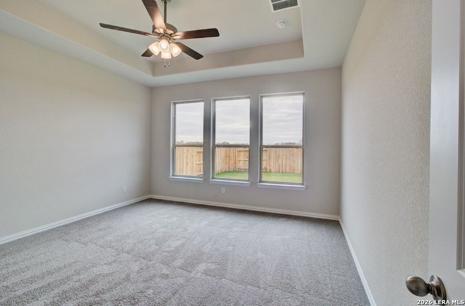 Spacious, unfurnished interior of a new home in Stream Waters, Seguin (Image 19).