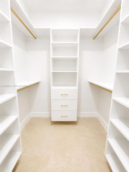 Spacious, unfurnished interior of a new home in , North Fort Myers (Image 21).