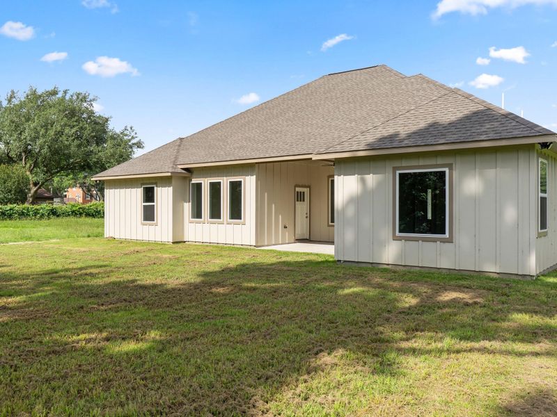 Exterior details and patio area of a home in , Bay City (Image 4).
