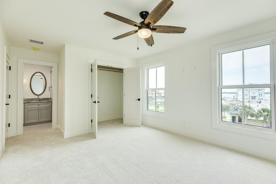 Spacious, unfurnished interior of a new home in , Galveston (Image 33).