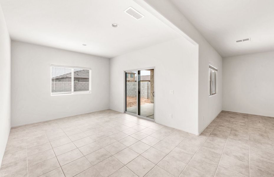Spacious, unfurnished interior of a new home in El Rancho Santa Rosa, Maricopa (Image 18).