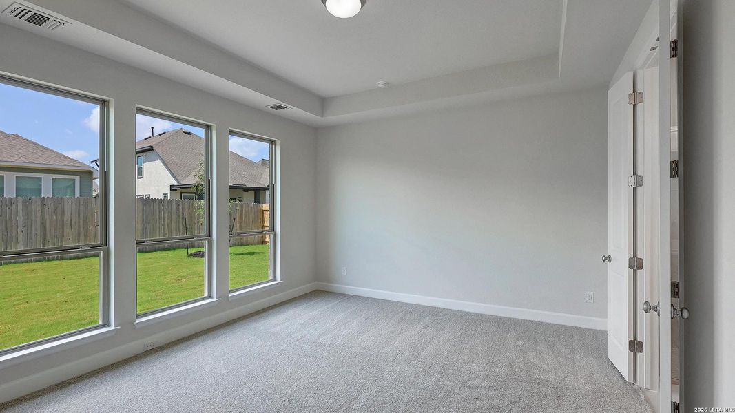 Spacious, unfurnished interior of a new home in Ladera, San Antonio (Image 15).