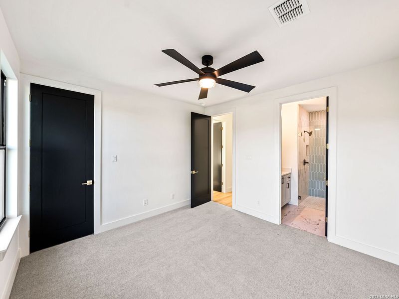 Spacious, unfurnished interior of a new home in , San Antonio (Image 39).