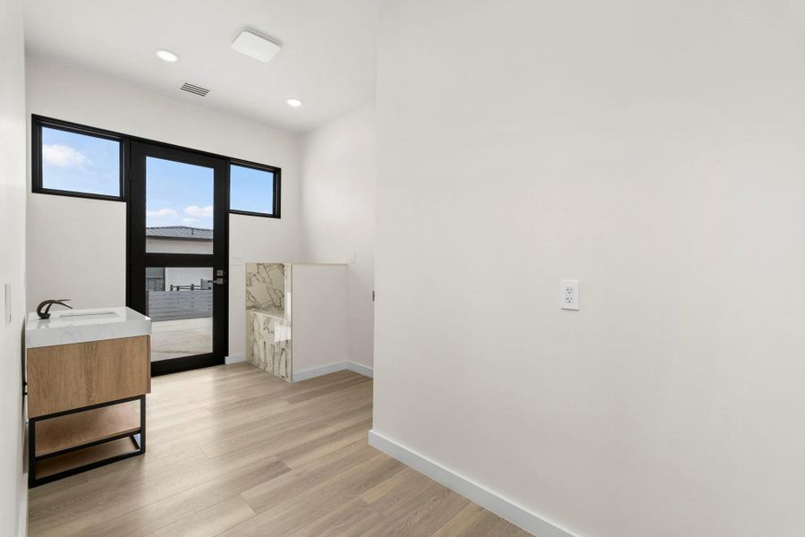 Spacious, unfurnished interior of a new home in , Spring Branch (Image 20).
