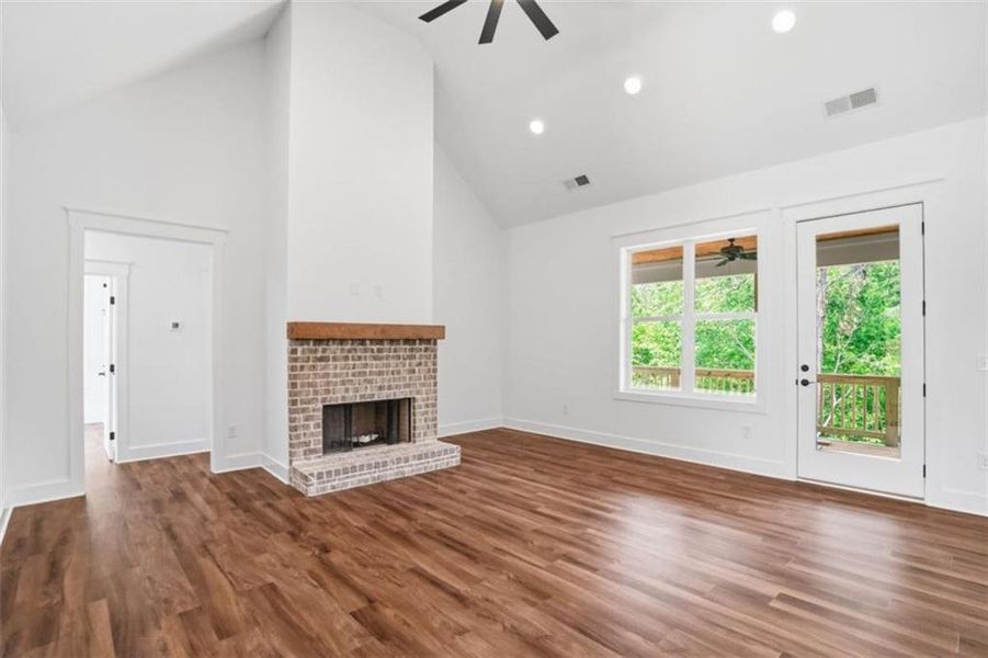 Spacious, unfurnished interior of a new home in , Jasper (Image 37).