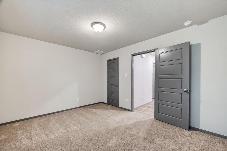 Spacious, unfurnished interior of a new home in Rollingbrook Estates, Baytown (Image 36).