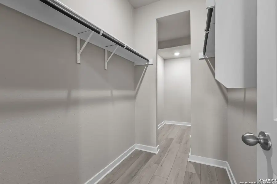 Spacious, unfurnished interior of a new home in Garden Grove, San Antonio (Image 24).
