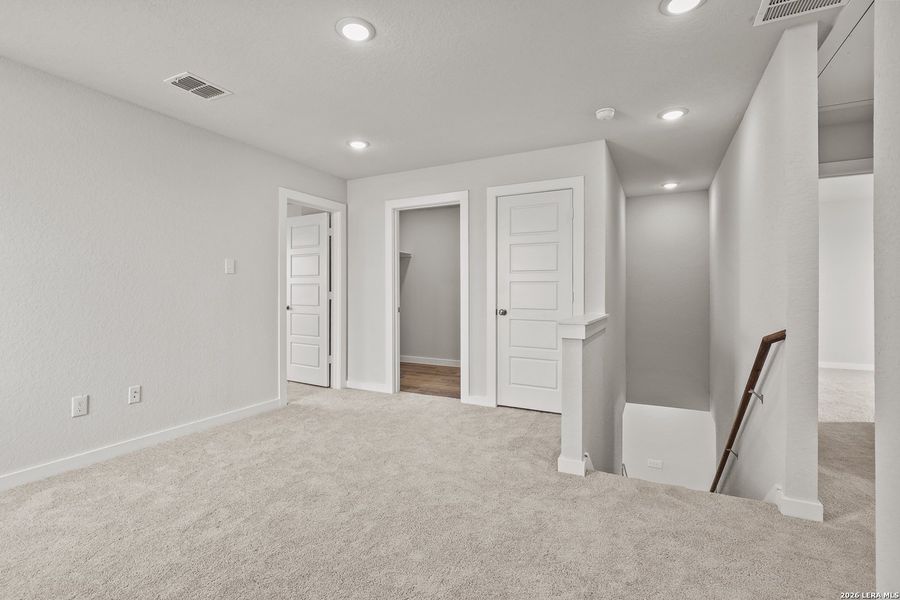 Spacious, unfurnished interior of a new home in Park Place, New Braunfels (Image 24).