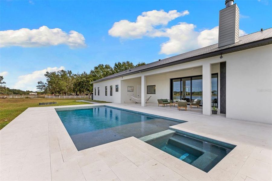 Exterior details and patio area of a home in , Myakka City (Image 31).