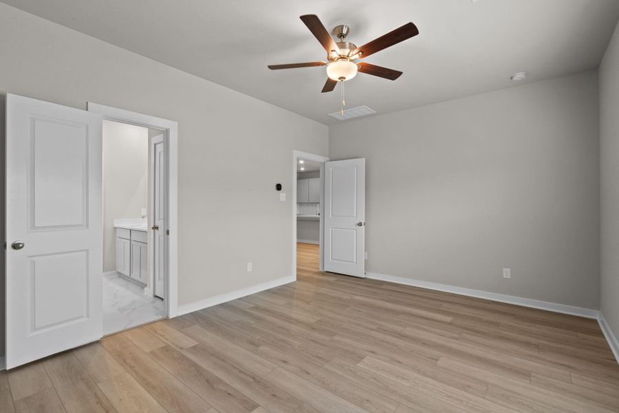 Spacious, unfurnished interior of a new home in Laurel Landing, Alvin (Image 19). Spacious, unfurnished interior of a new home in Laurel Landing, Alvin (Image 19).
