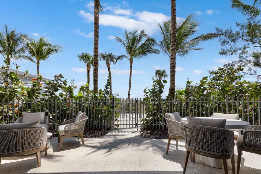 Community amenities in Casamar, Pompano Beach (Image 42).