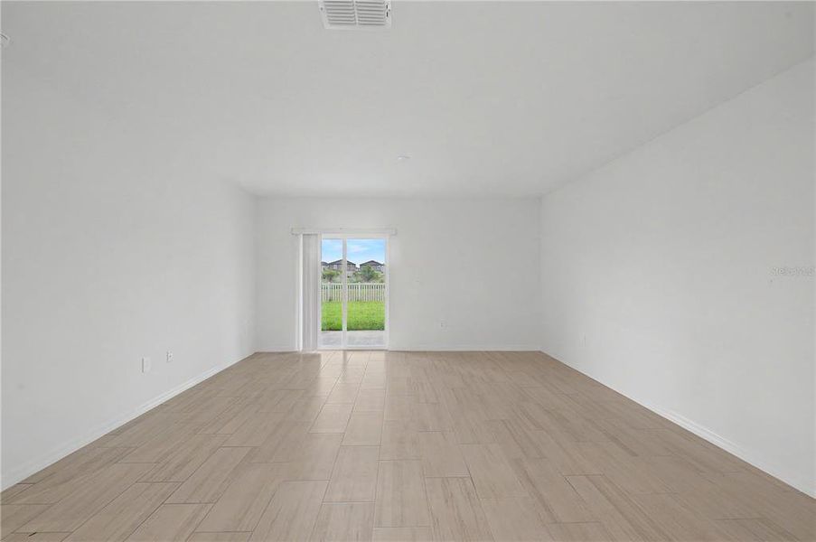 Spacious, unfurnished interior of a new home in Park East, Plant City (Image 27).