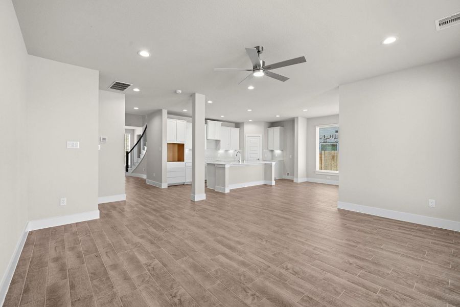 Spacious, unfurnished interior of a new home in Barton Creek Ranch, Conroe (Image 18). Spacious, unfurnished interior of a new home in Barton Creek Ranch, Conroe (Image 18).