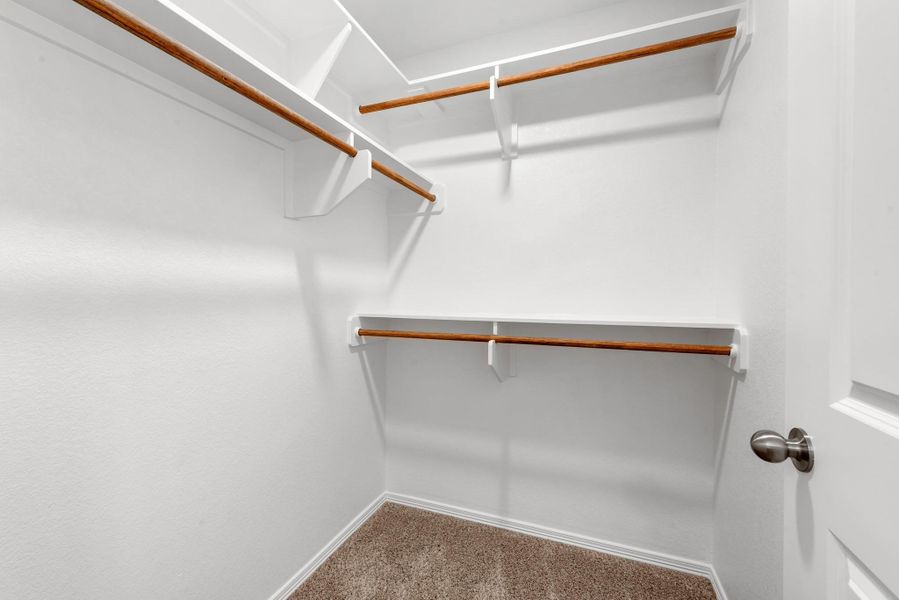 Spacious, unfurnished interior of a new home in , Navasota (Image 19).