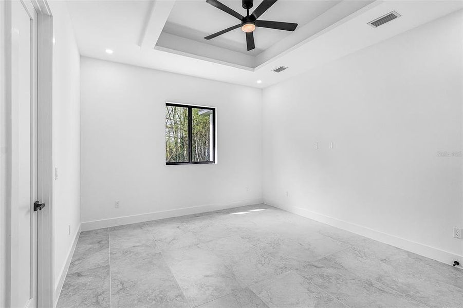 Spacious, unfurnished interior of a new home in , Lehigh Acres (Image 36).